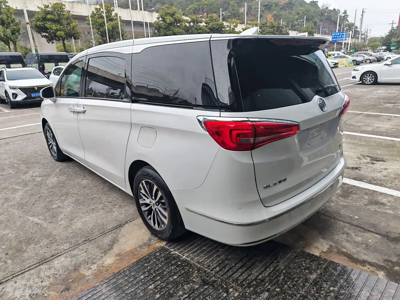 Buick GL8 2017 ES 28T Luxury China V фото 21