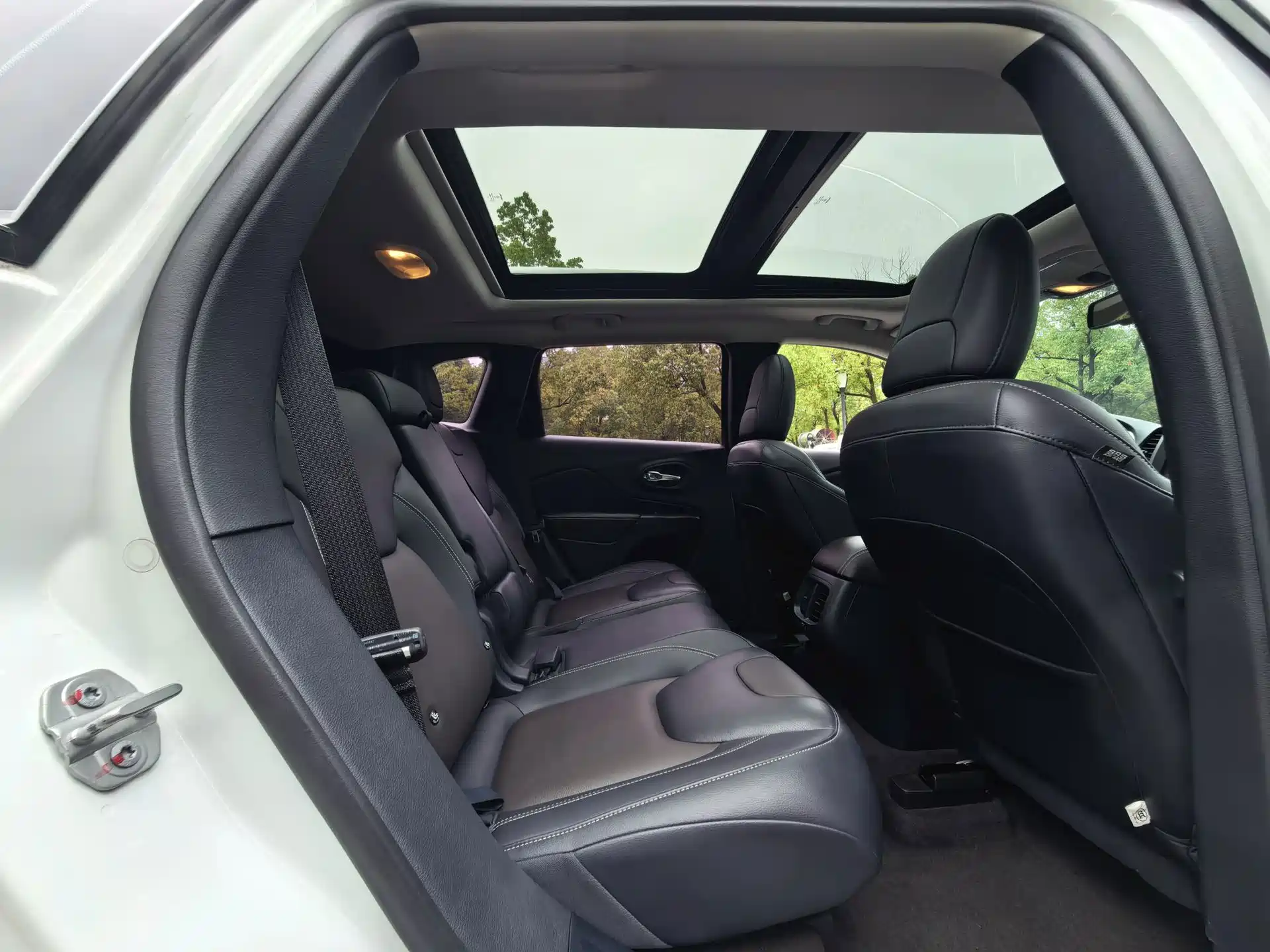Фото 25 - Jeep Cherokee