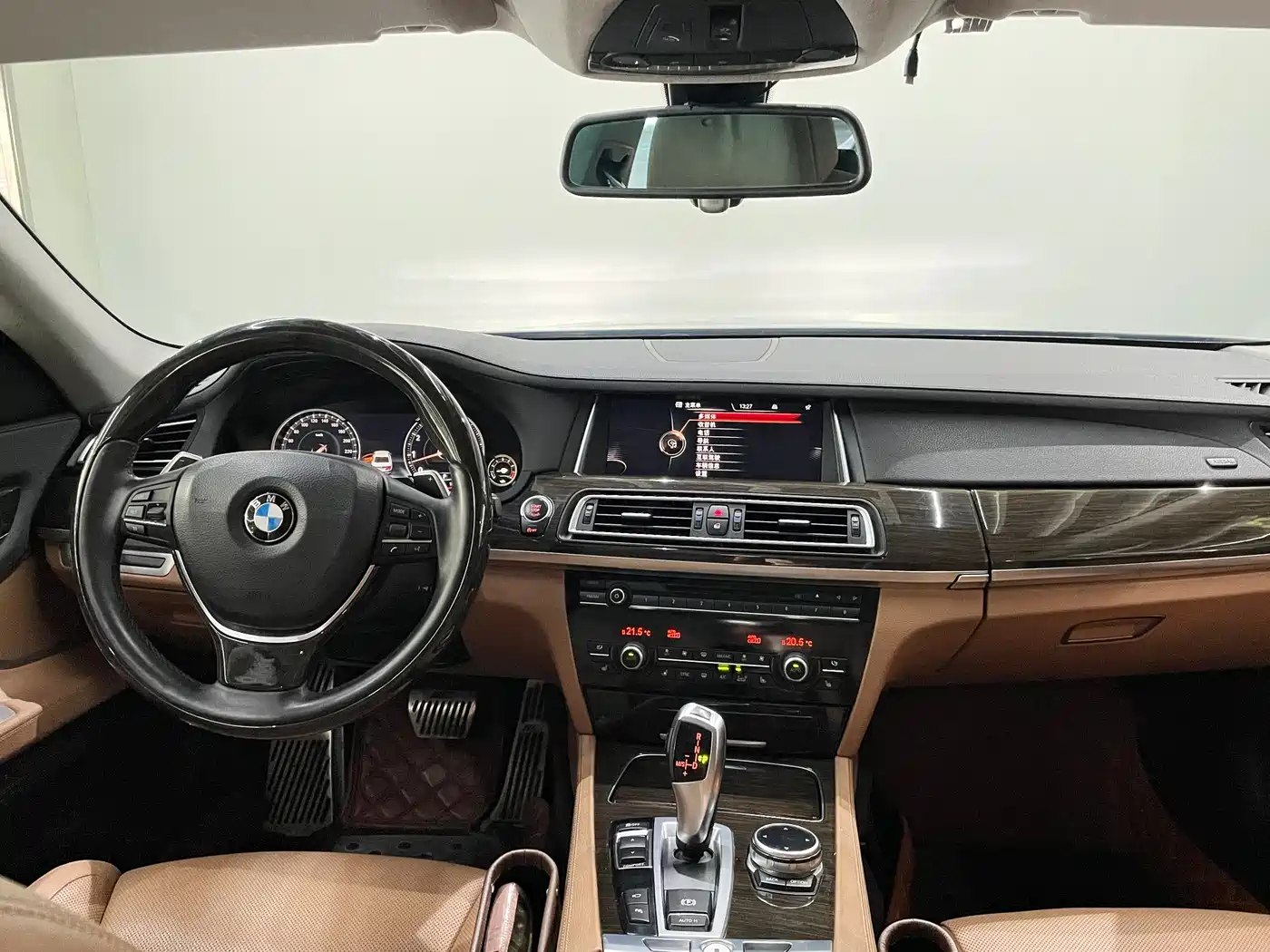 BMW 7 Series 2013 Model 740Li Leading фото 18