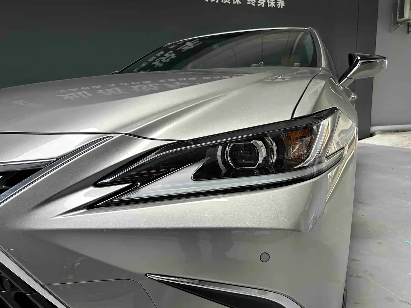 Фото 2 - Lexus ES