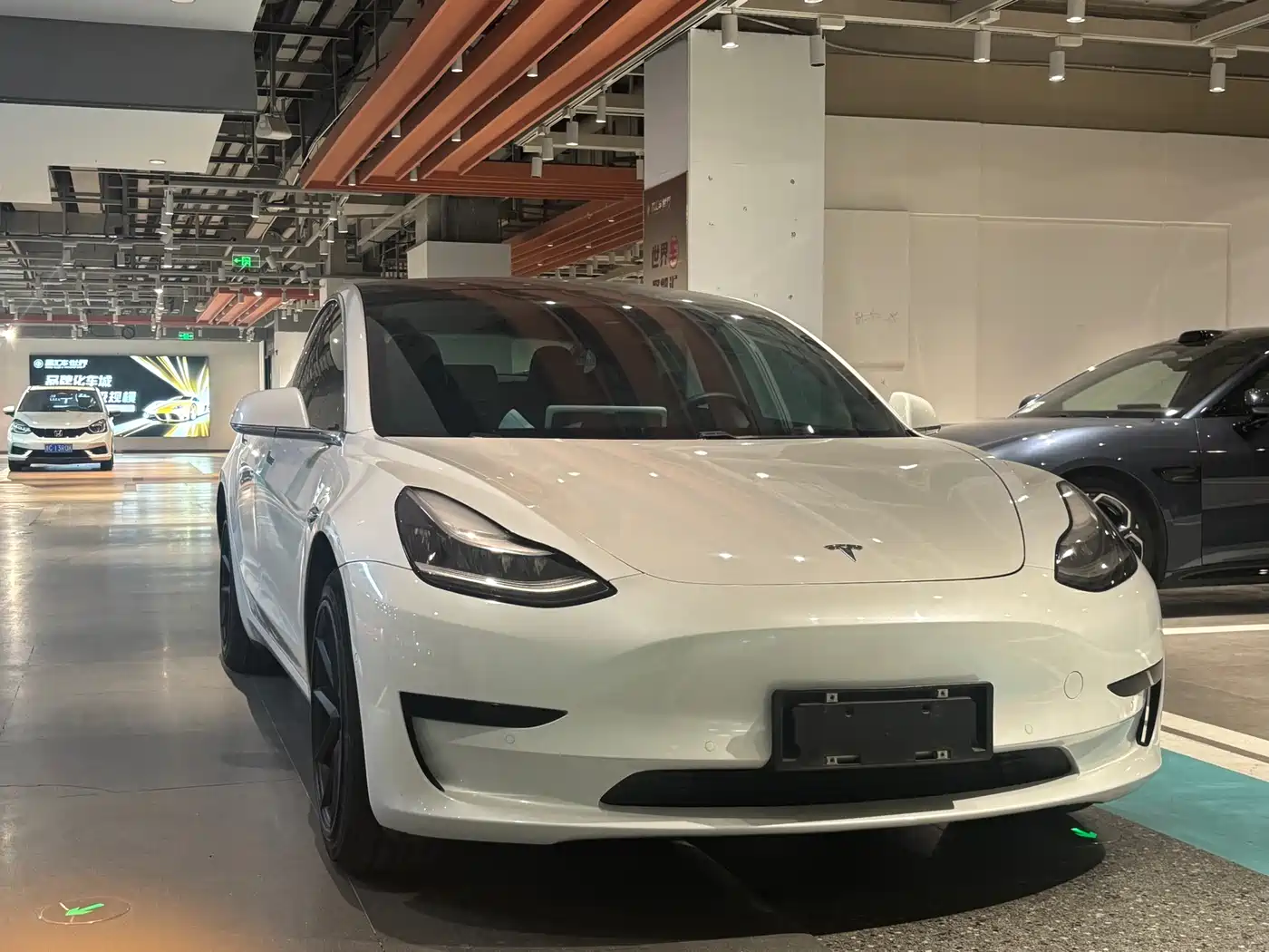 TESLA MODEL 3