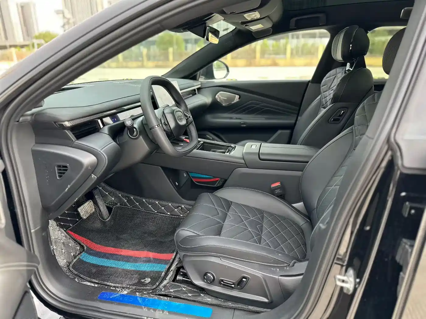 Lynk & Co 10 EM-P 2025 Model 120km Base Version фото 4