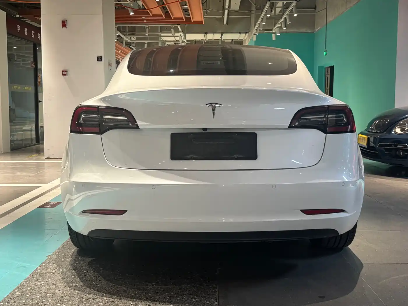 TESLA MODEL 3