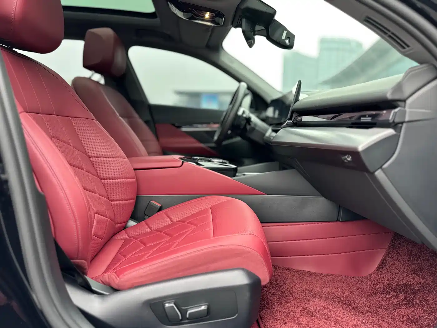 BMW 5 Series 2024 530Li Leading M Sport Package фото 15