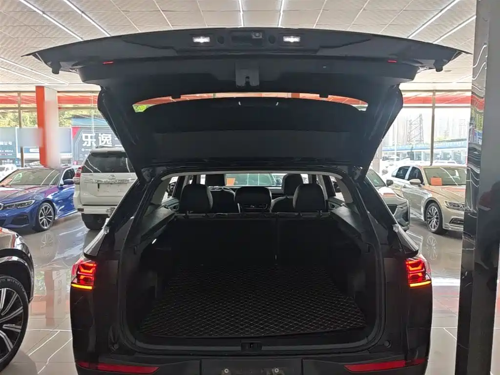 Volkswagen Talagon 2023 330TSI Luxury Touring Edition фото 19