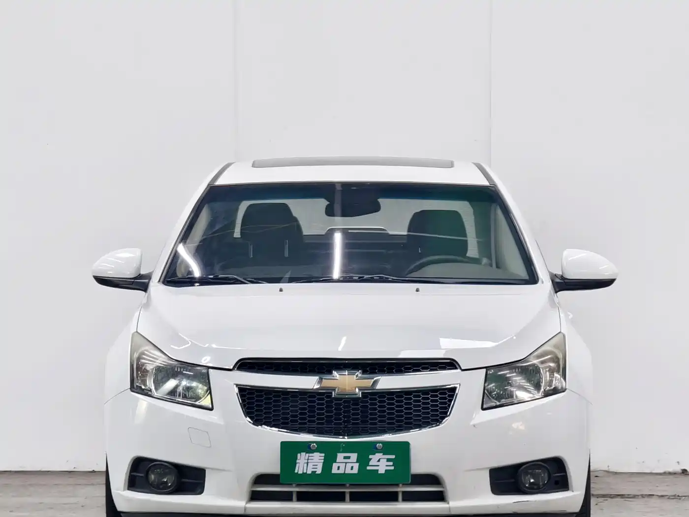 Photo 2 - Chevrolet Cruze