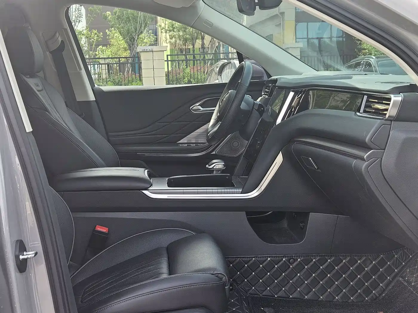 Hongqi HS7 PHEV 2024 2.0T PHEV AWD Flagship 6-Seater фото 15
