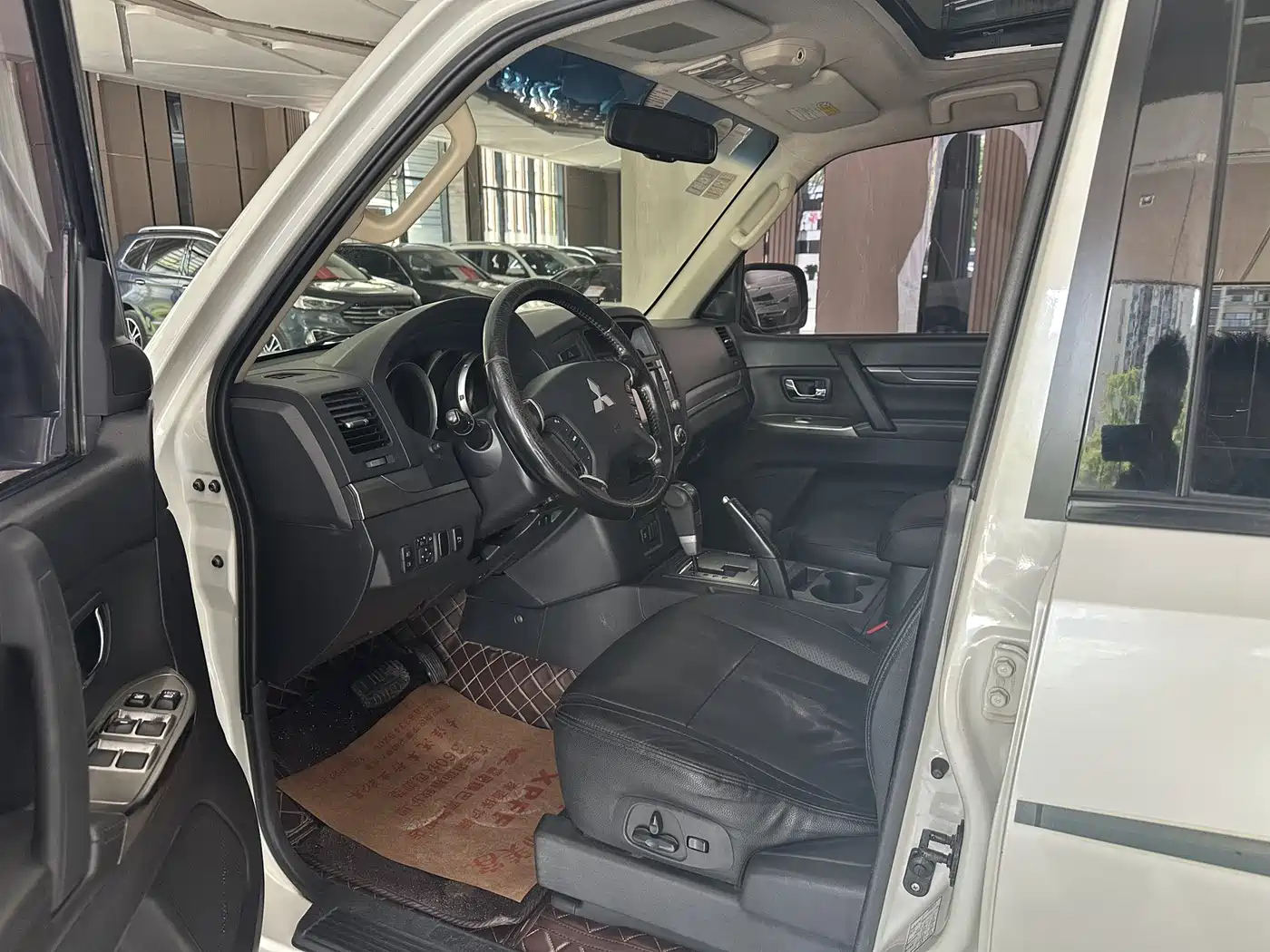 Mitsubishi Pajero (Import) 2012 3.0L Elite Plus Edition фото 7