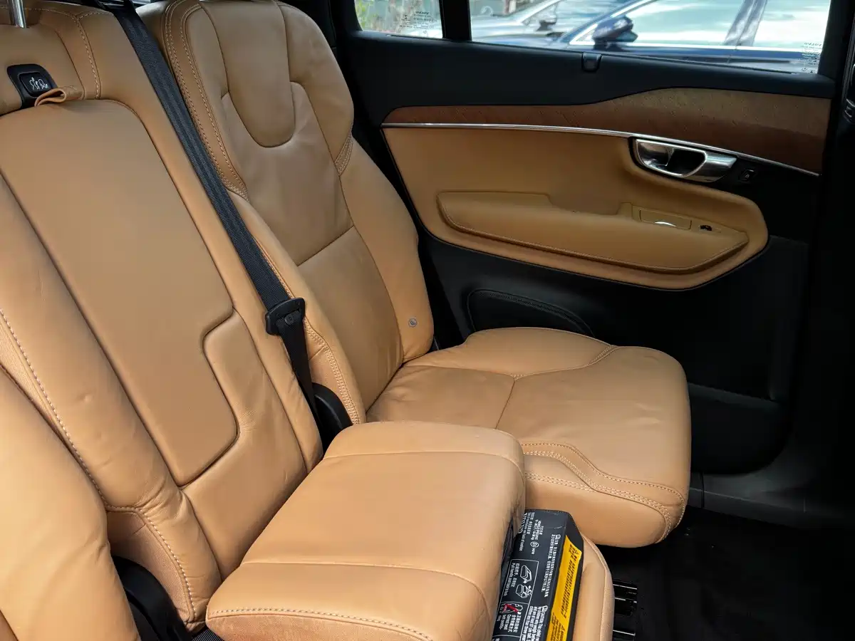 Фото 10 - Volvo XC90