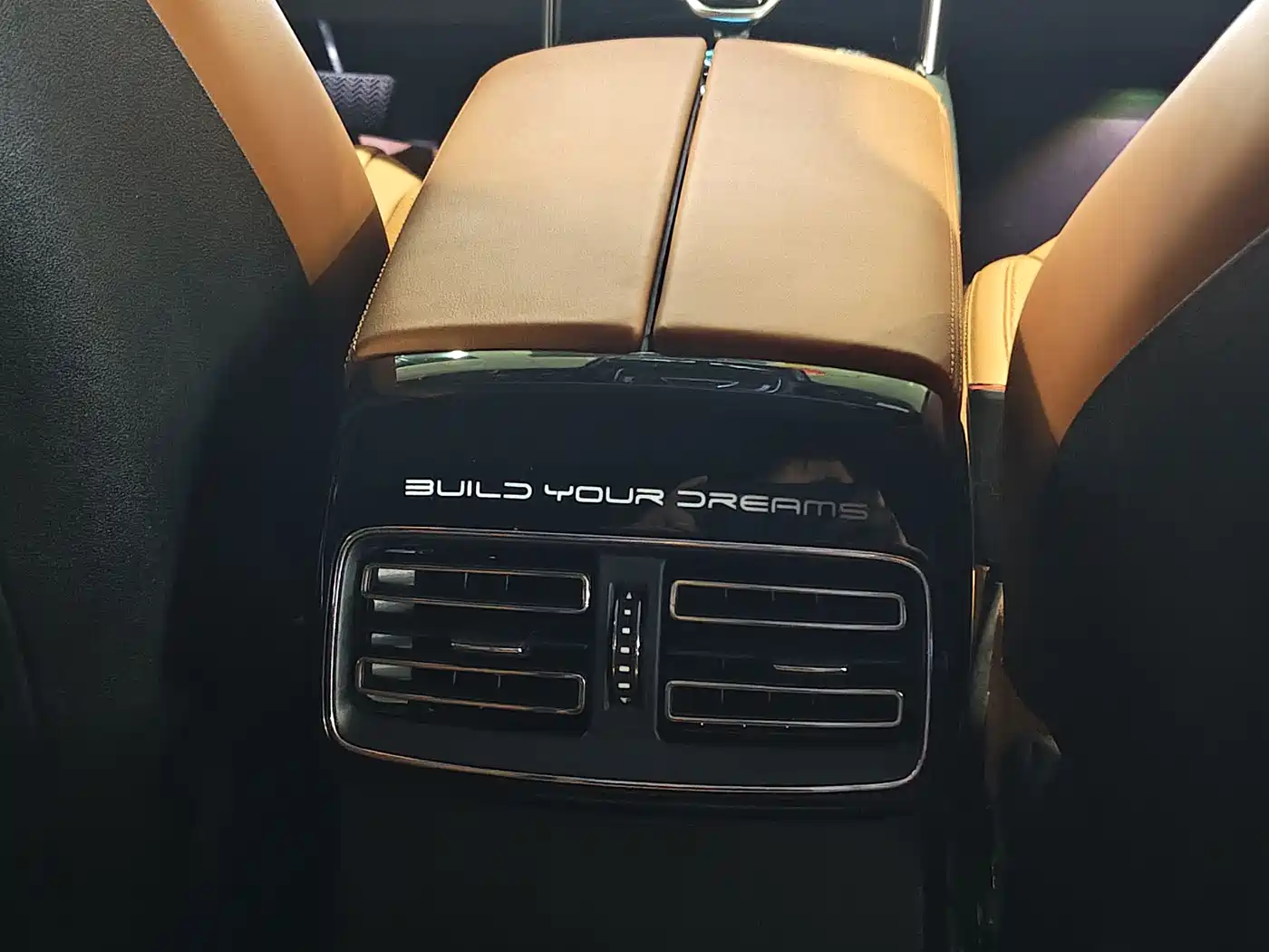 BYD Tang New Energy 2023 Model DM-i Champion Edition 112KM Honor фото 21