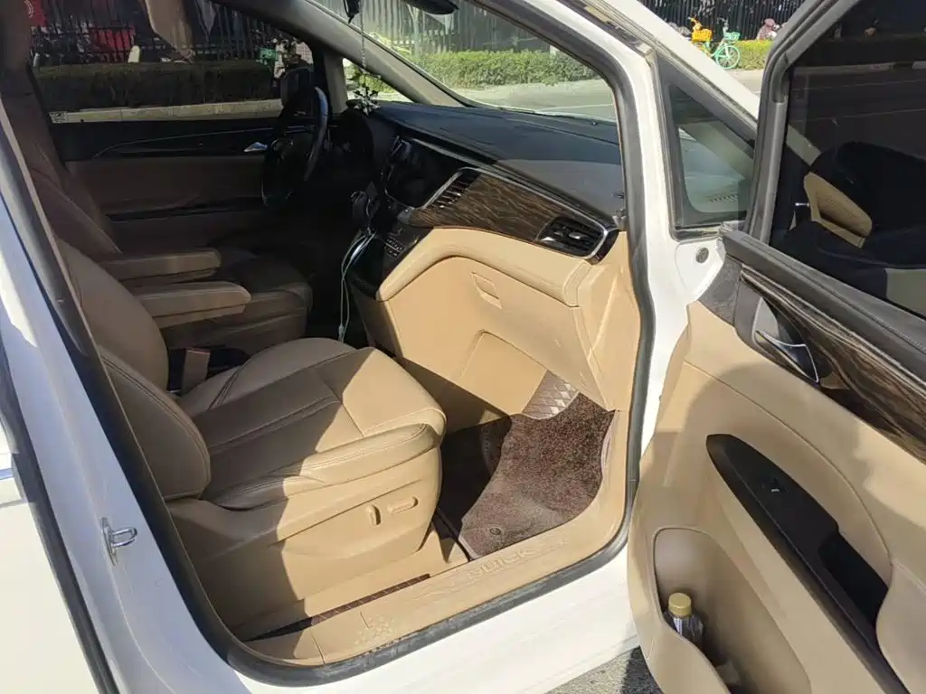 Фото 13 - Buick GL8
