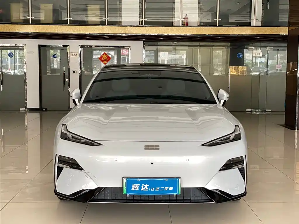 Geely Galaxy Galaxy E8 2025 700km Long Voyage Smart Drive Edition фото 2