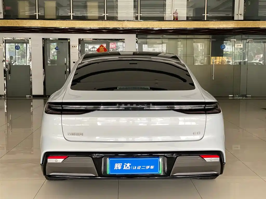 Geely Galaxy Galaxy E8 2025 700km Long Voyage Smart Drive Edition фото 6