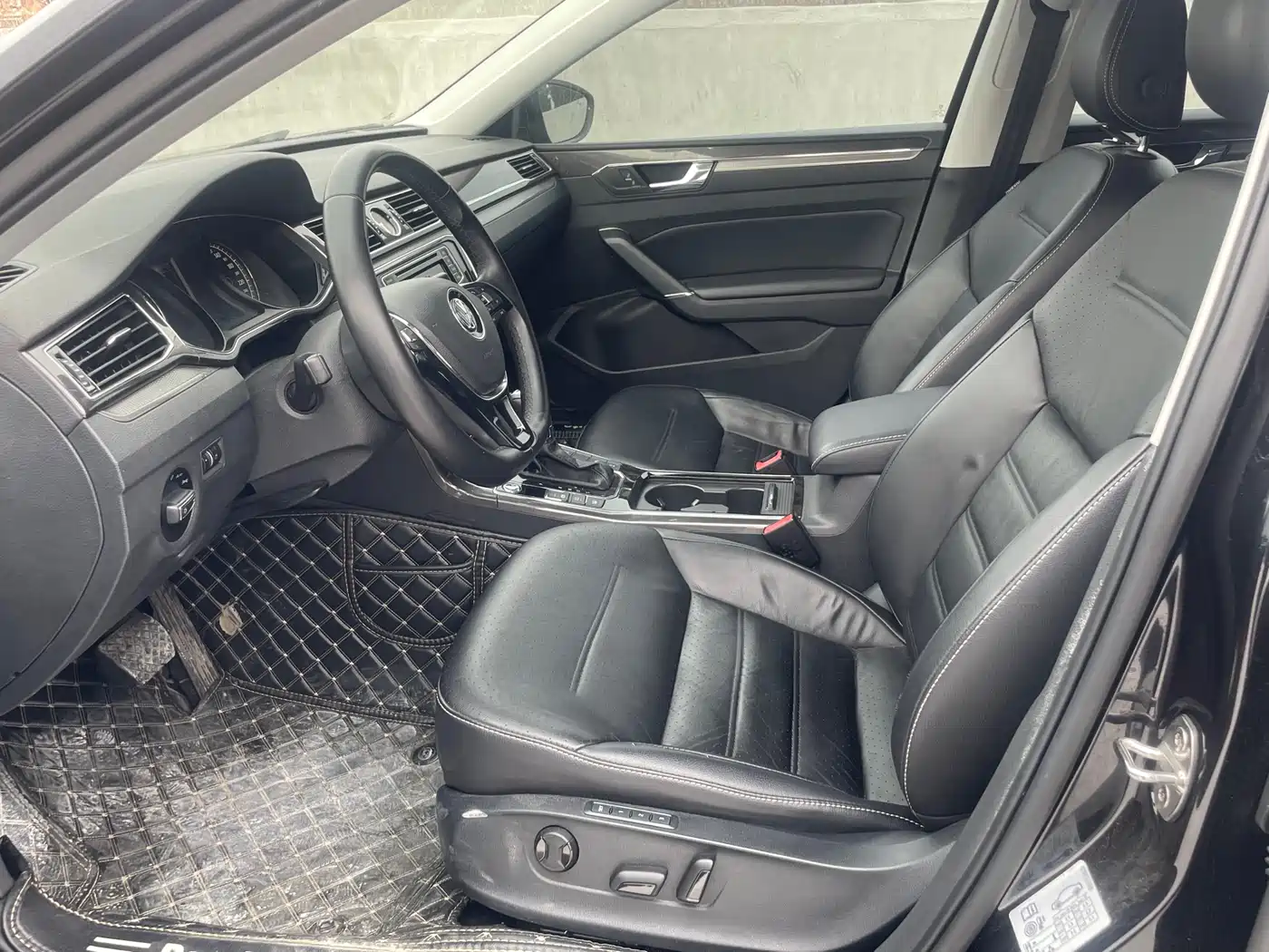 Volkswagen Passat 2017 330TSI DSG Prestige фото 3