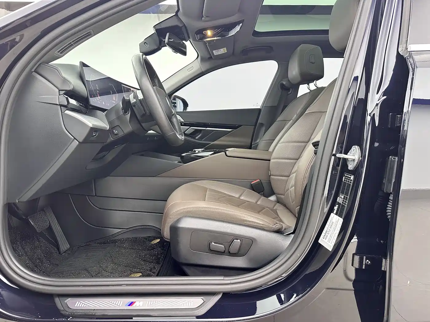 BMW 5 Series 2024 525Li M Sport Package фото 9