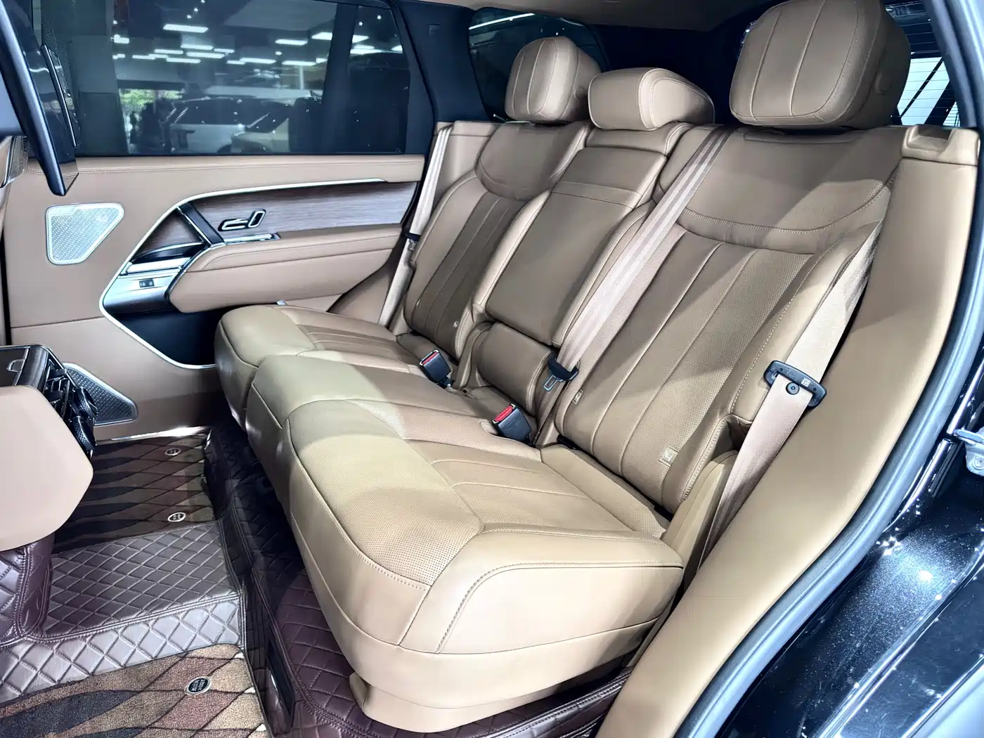 Land Rover Range Rover 2023 3.0 L6 400PS Genesis Extended Version фото 39