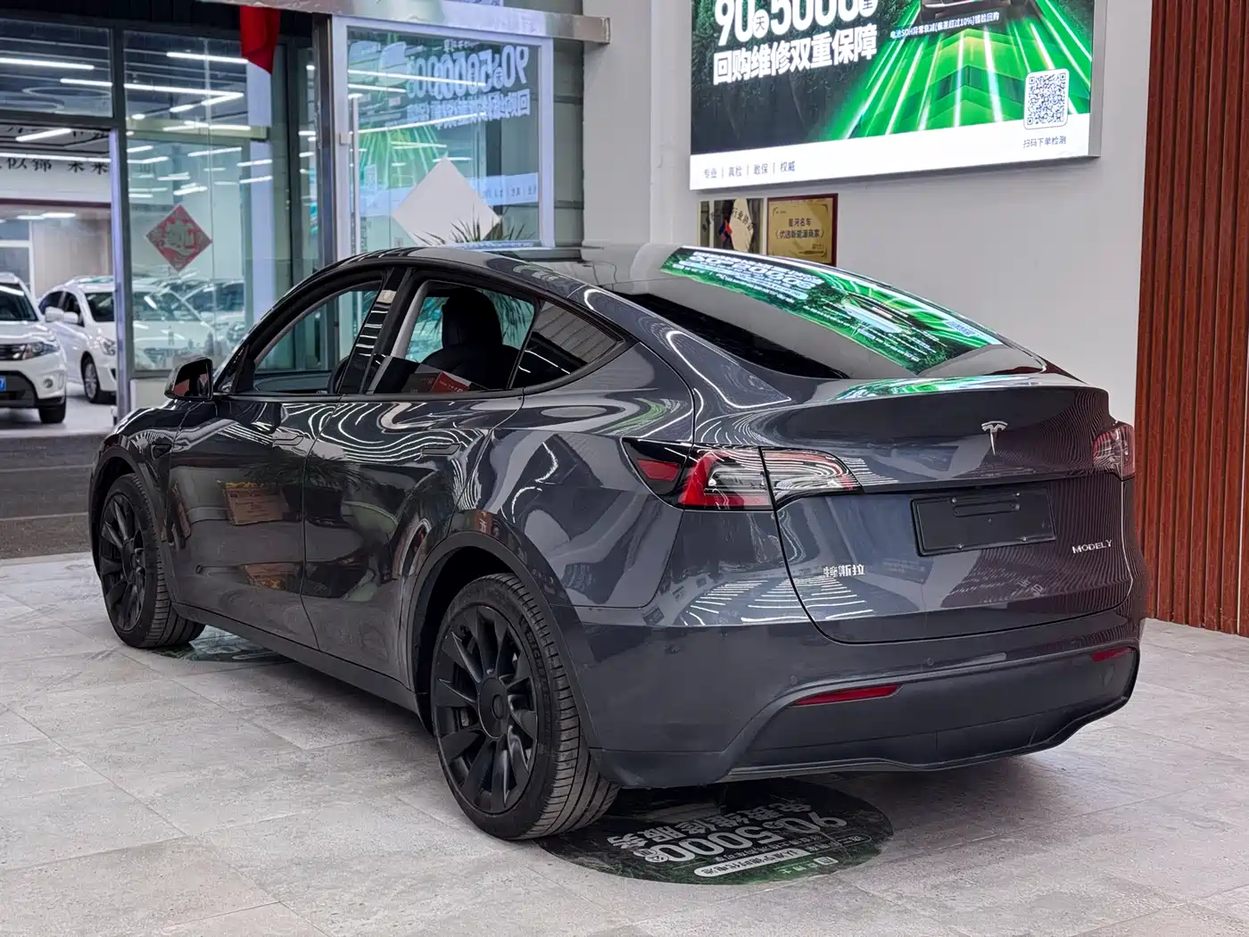 TESLA MODEL Y