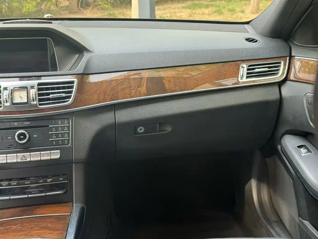 Mercedes-Benz E-Class 2015 Facelift E 200 L фото 8