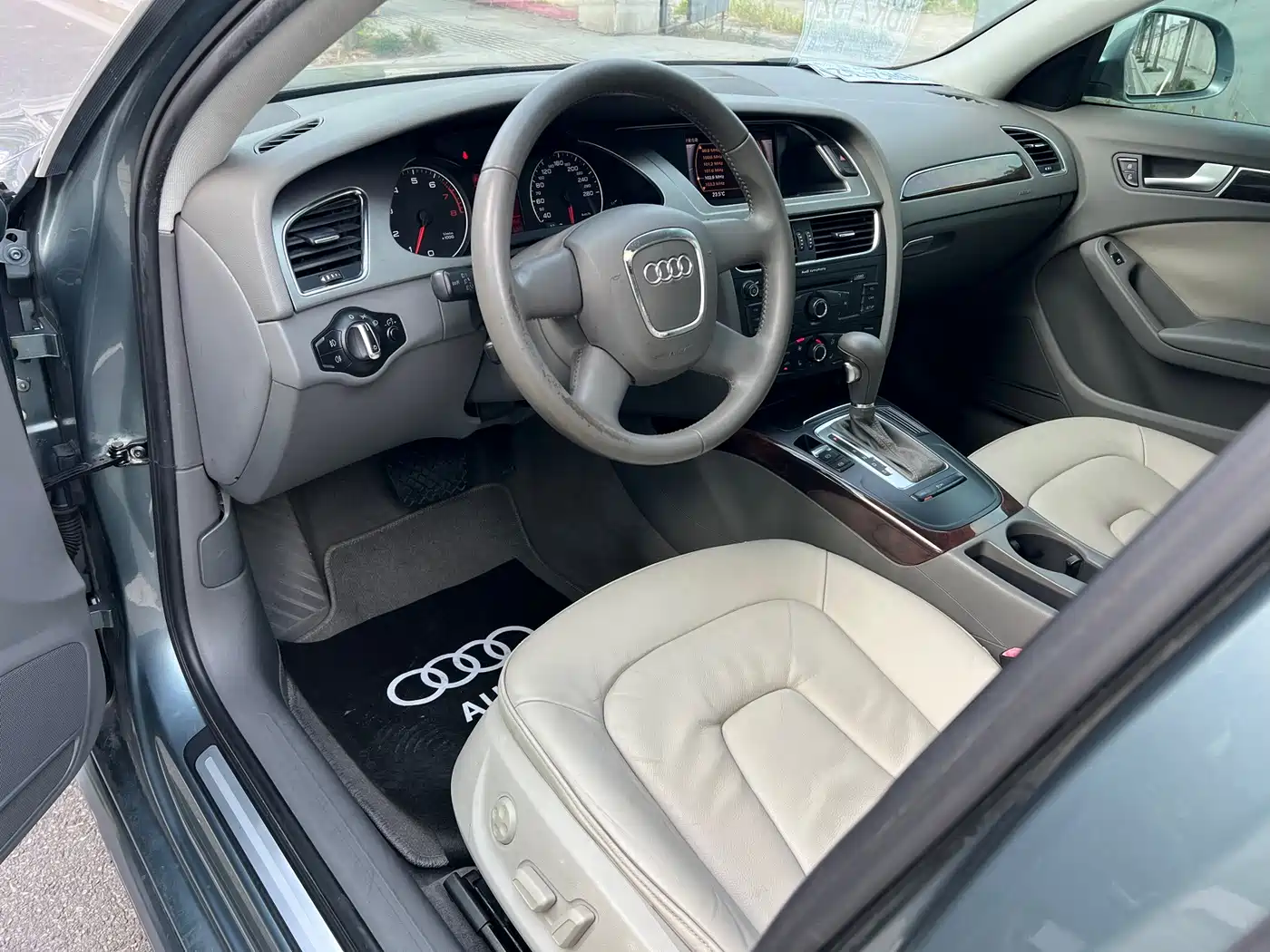 Photo 5 - Audi A4L