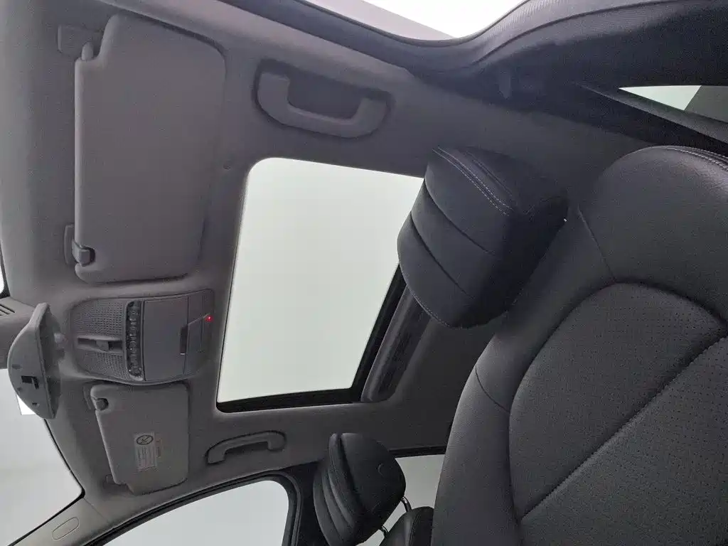 Photo 14 - Mercedes-Benz C-Class