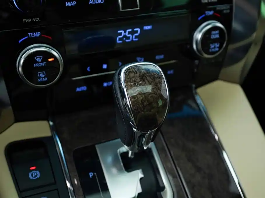 Toyota Alphard 2021 Hybrid 2.5L Premium фото 9