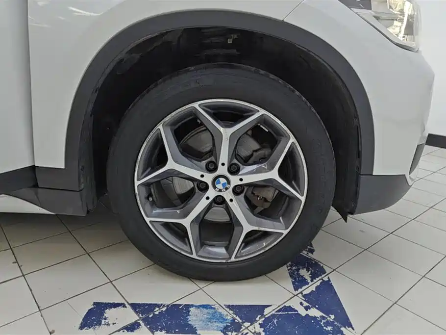 BMW X1 2019 sDrive18Li Premium Model фото 6