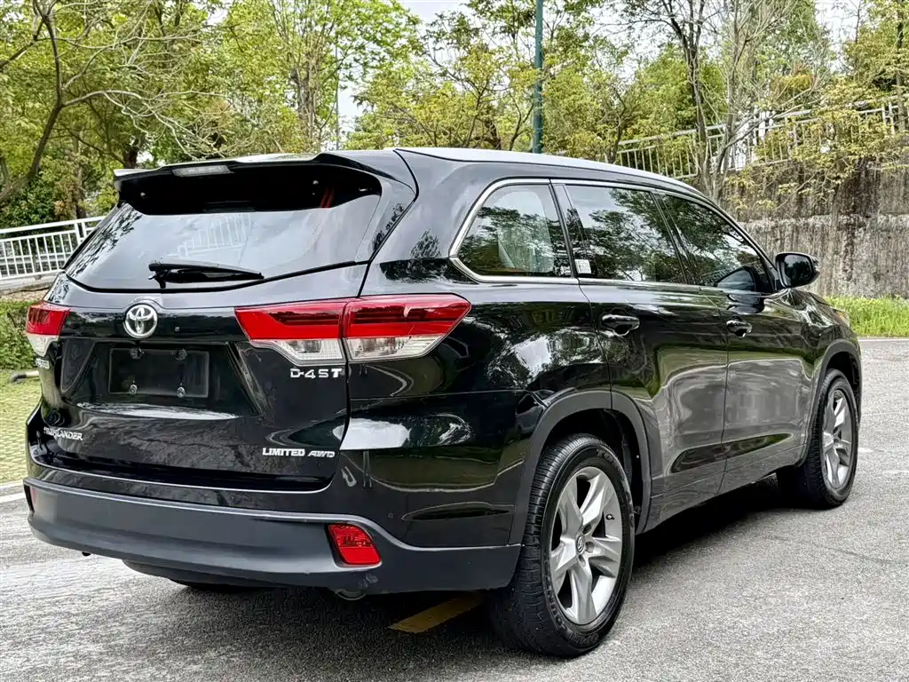 TOYOTA HIGHLANDER