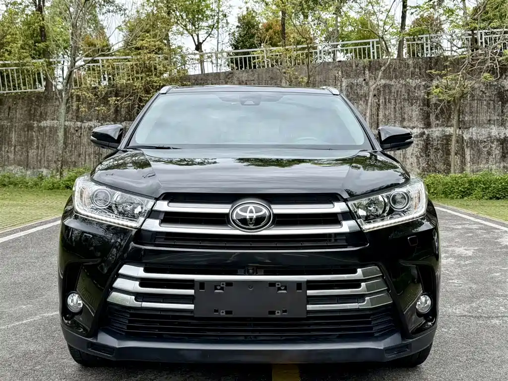 TOYOTA HIGHLANDER