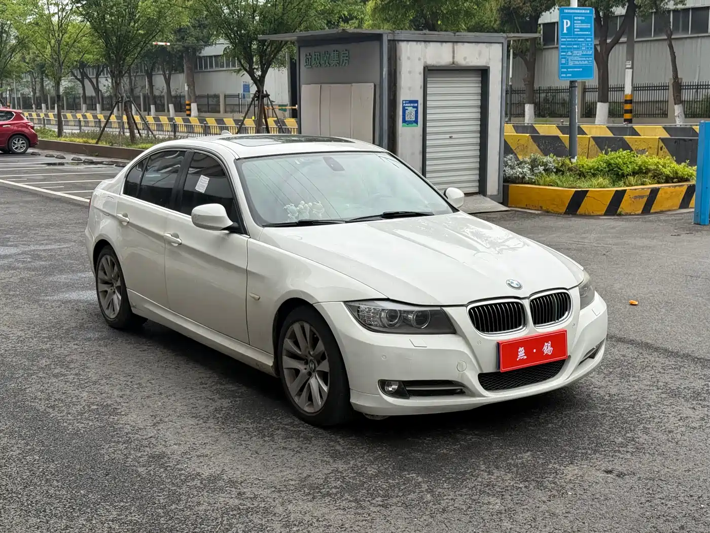 BMW 3 Series 2011 320i Luxury фото 3