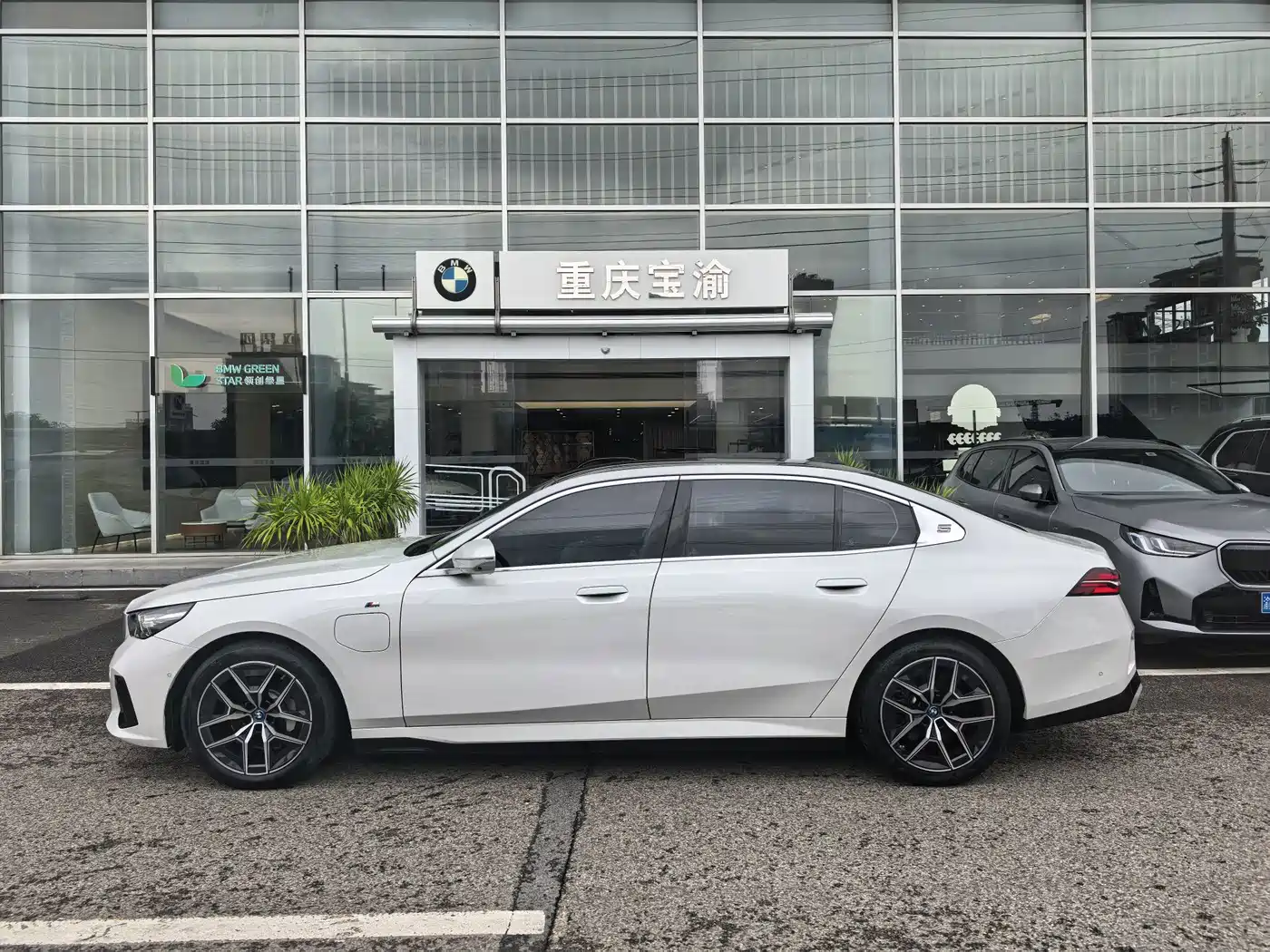 BMW i5 2024 2024 eDrive 35L Premium Model M Sport Package