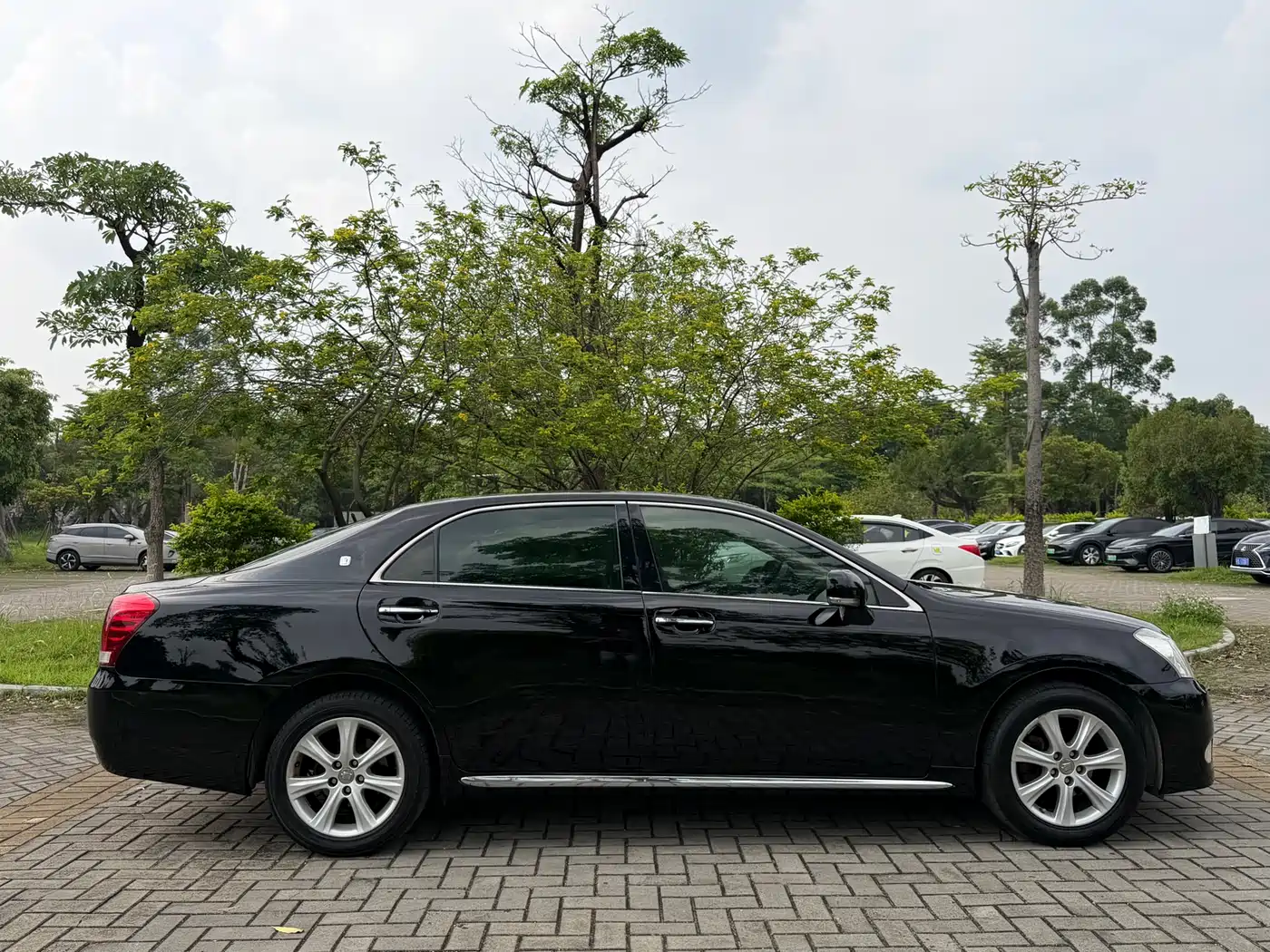 Toyota Crown 2010 3.0L Royal Saloon фото 7