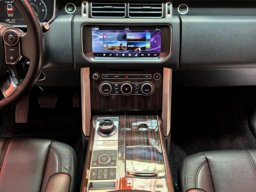 Land Rover Range Rover 2017 3.0 SC V6 Golden Age Edition фото 12