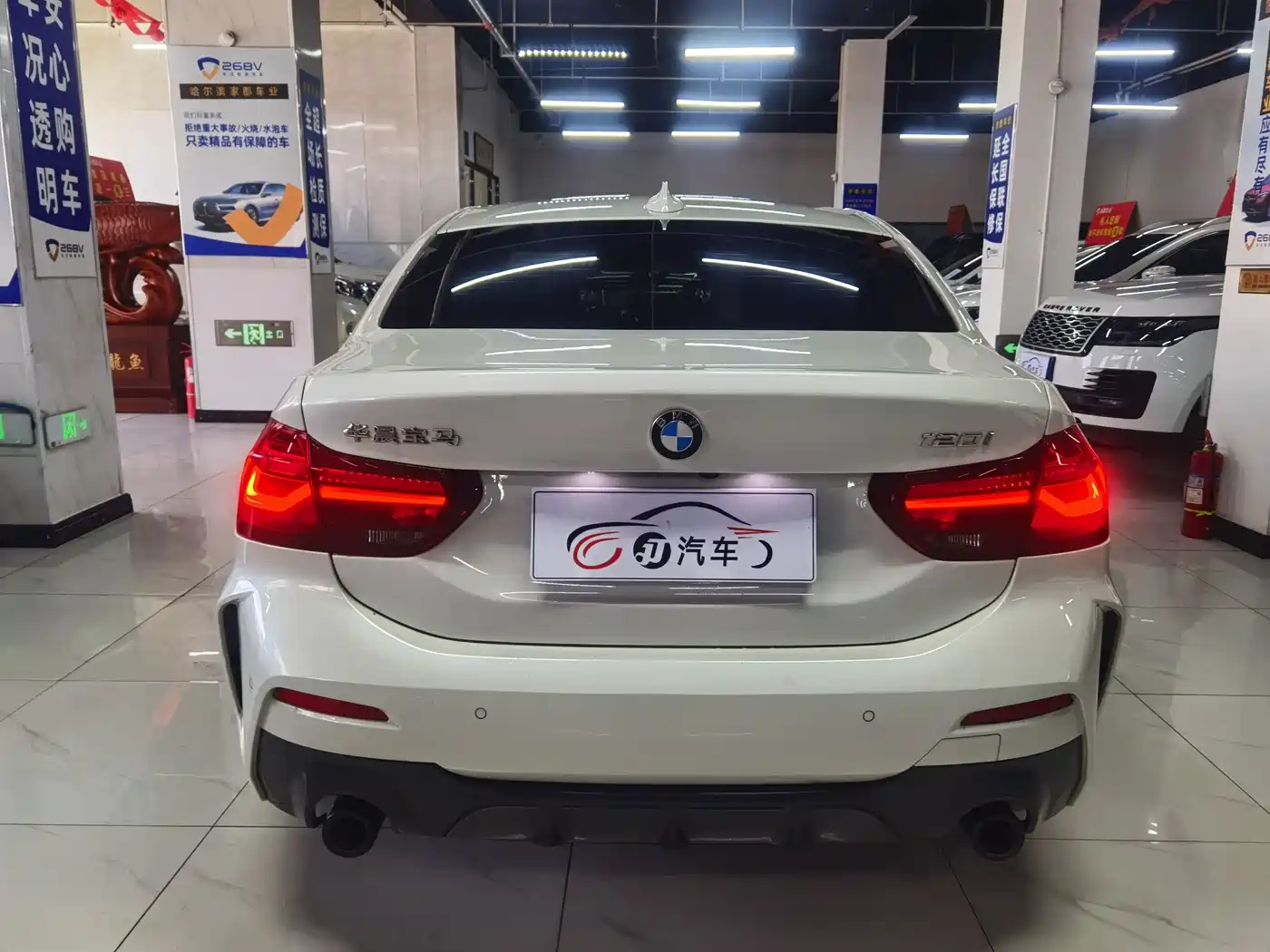 BMW 1 Series 2023 120i M Sport Shadow Edition фото 4