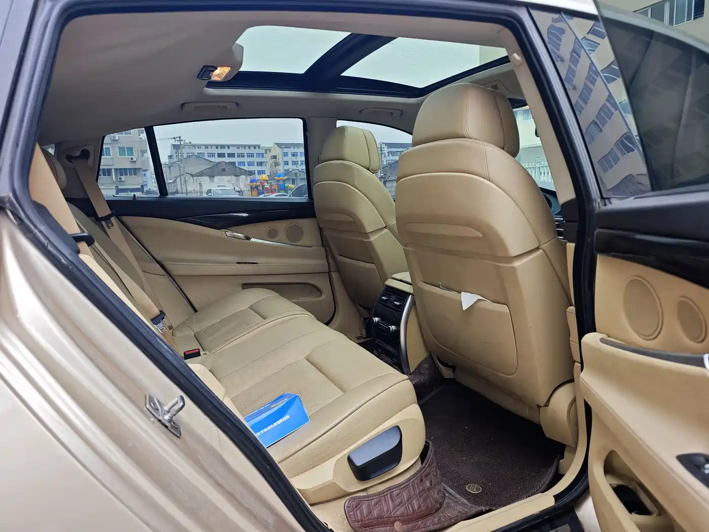 BMW 5 Series GT 2010 535i Leading Model фото 10
