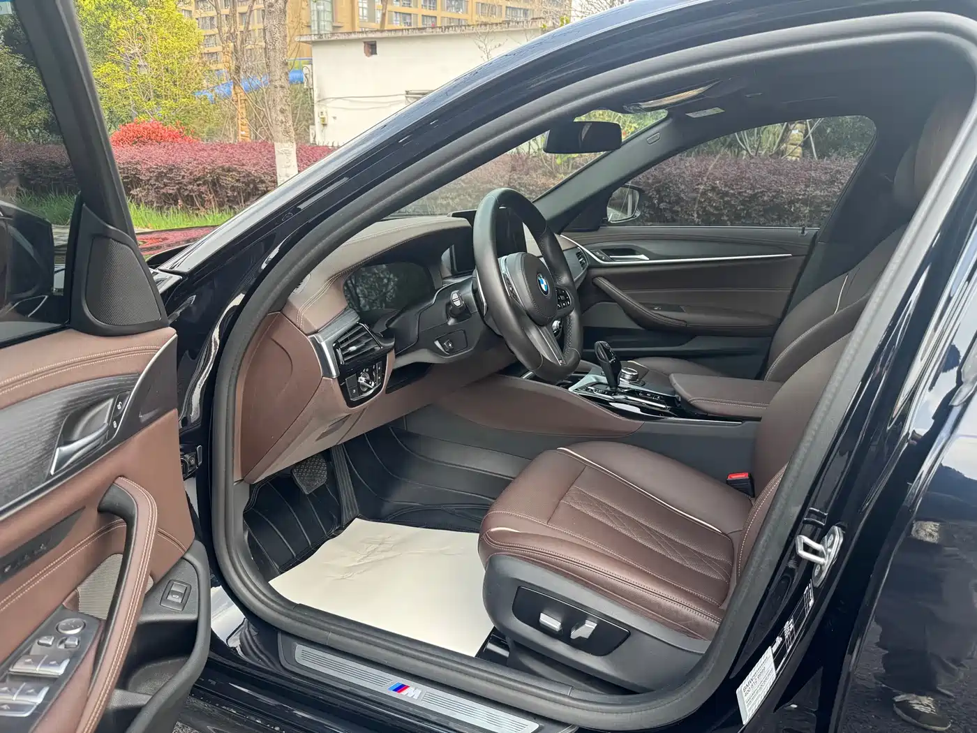 BMW 5 Series 2022 530Li Leading M Sport Package фото 3
