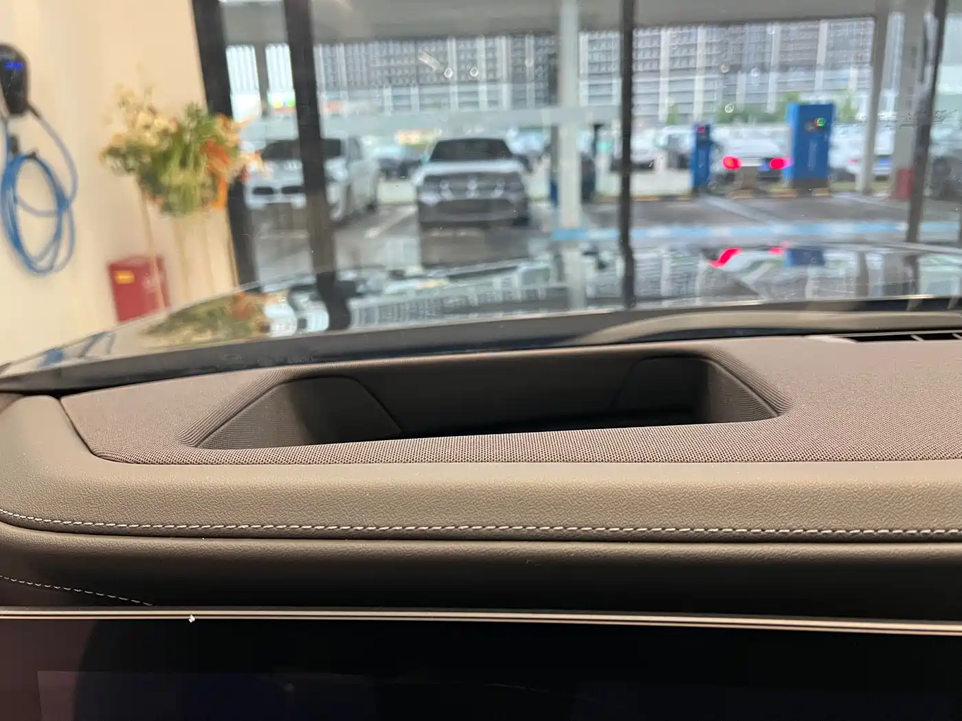 BMW 7 Series 2023 Model 740Li Leading Luxury Package фото 14