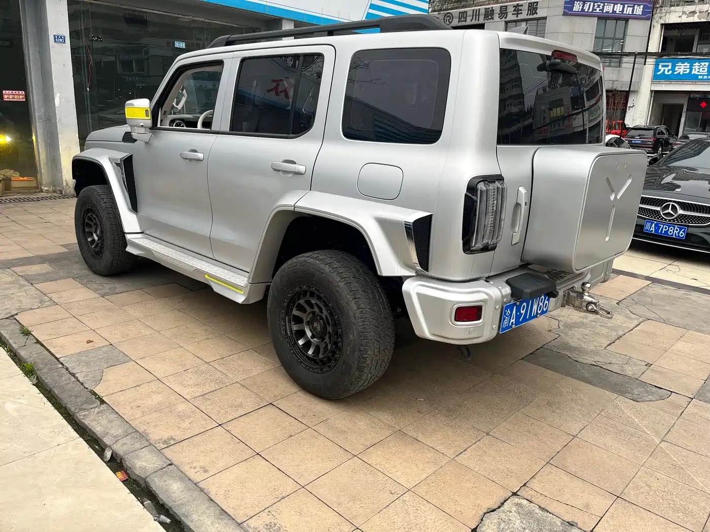 TANK CO CREATION TANK 300