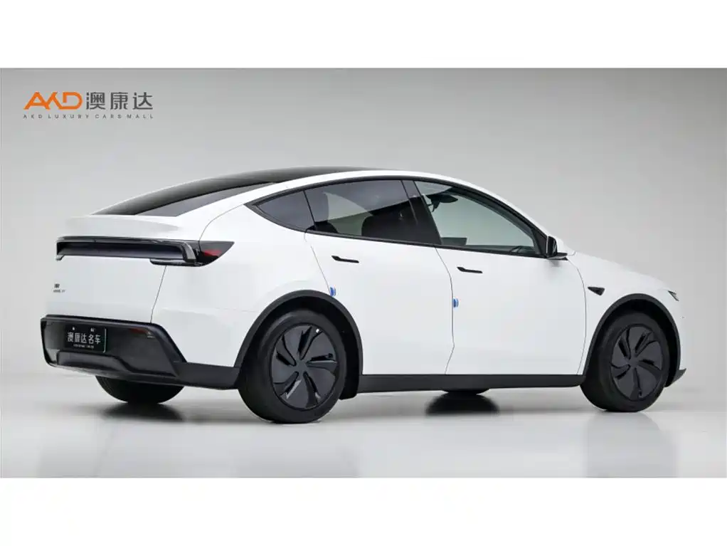 Photo 3 - Tesla Model Y
