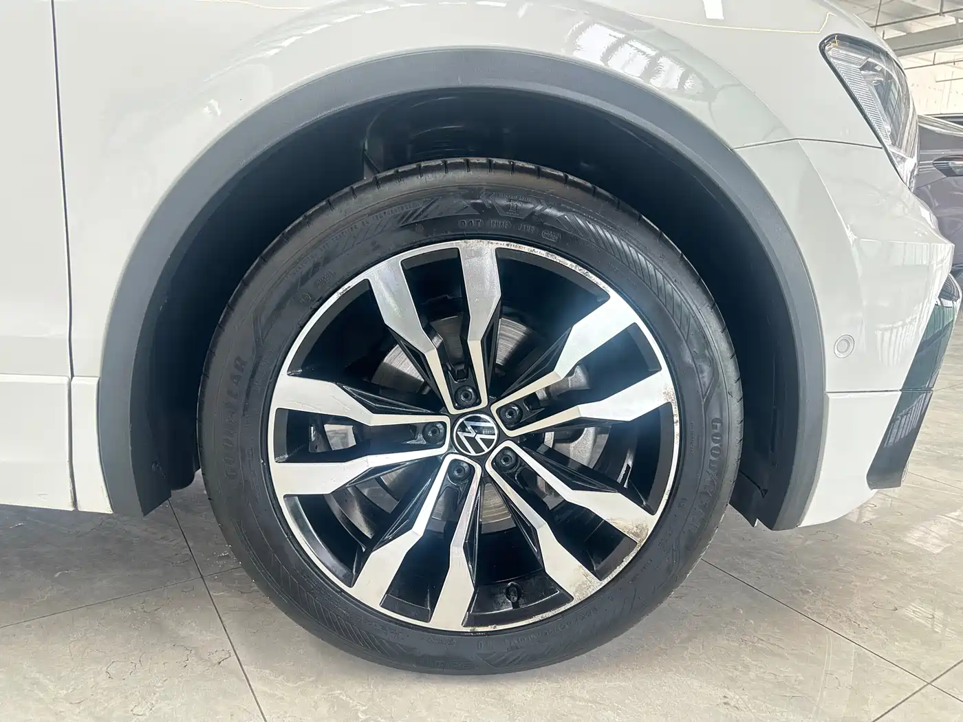 Volkswagen Tiguan L 2021 330TSI Automatic 2WD R-Line Premium фото 9