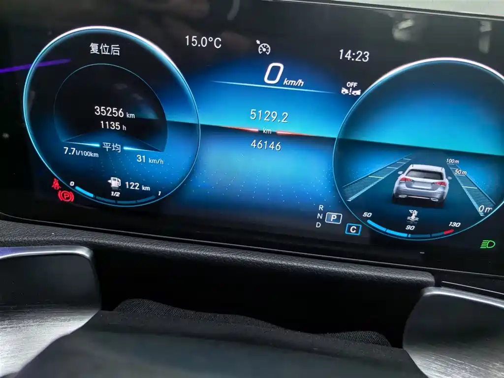 MERCEDES-BENZ GLB