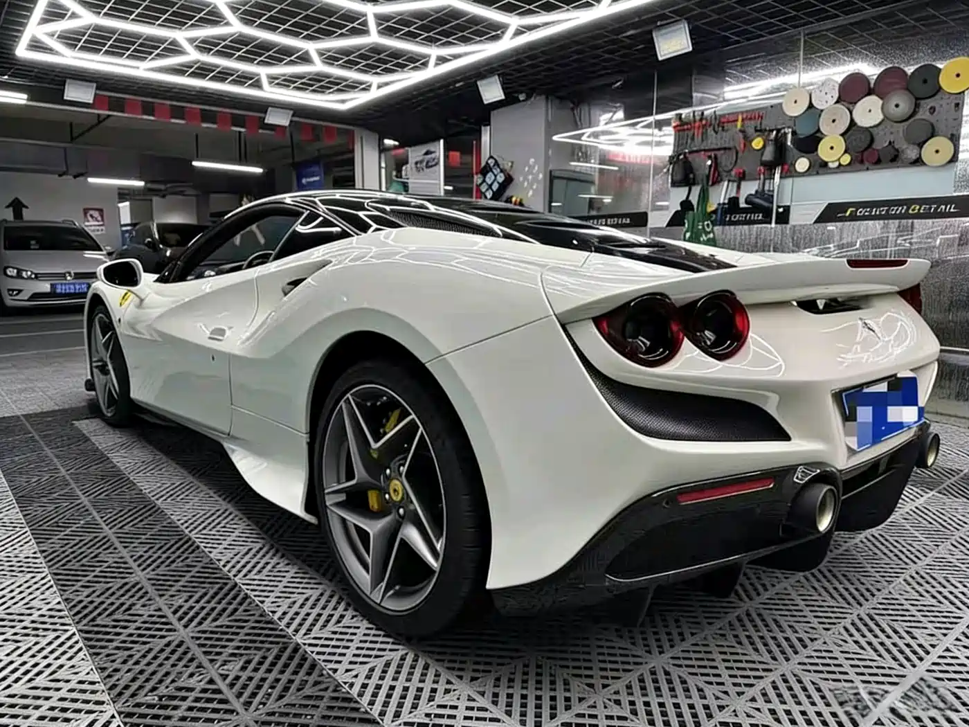 FERRARI F8
