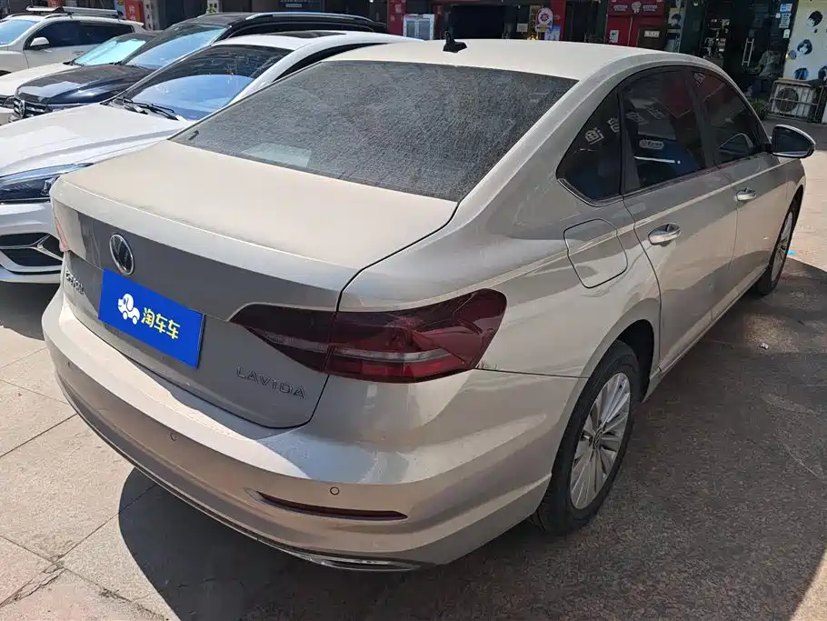 Volkswagen Lavida 2021 1.5L Auto Comfort Edition фото 3