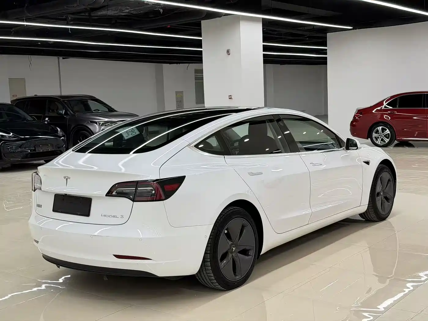 TESLA MODEL 3