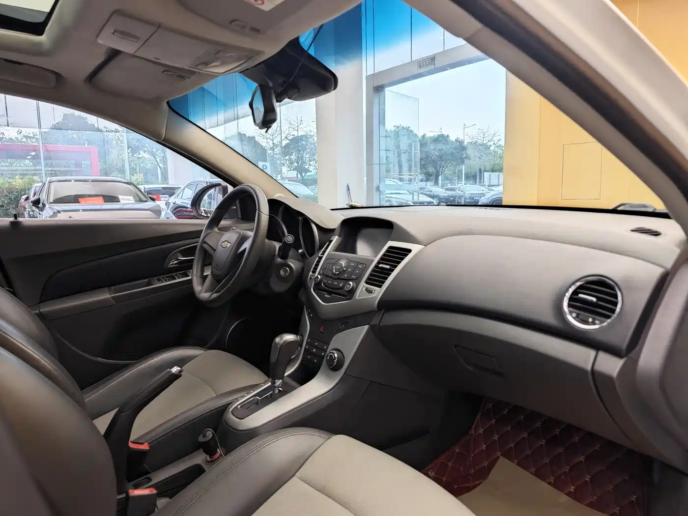 Chevrolet Cruze 2013 Model 1.8L SE AT фото 30