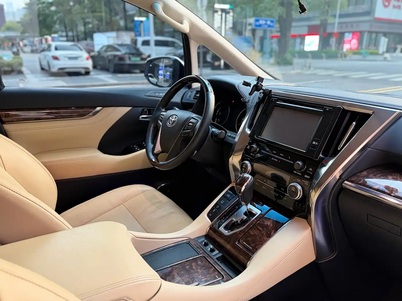 Toyota Alphard 2018 Facelift 3.5L Luxury Edition фото 4