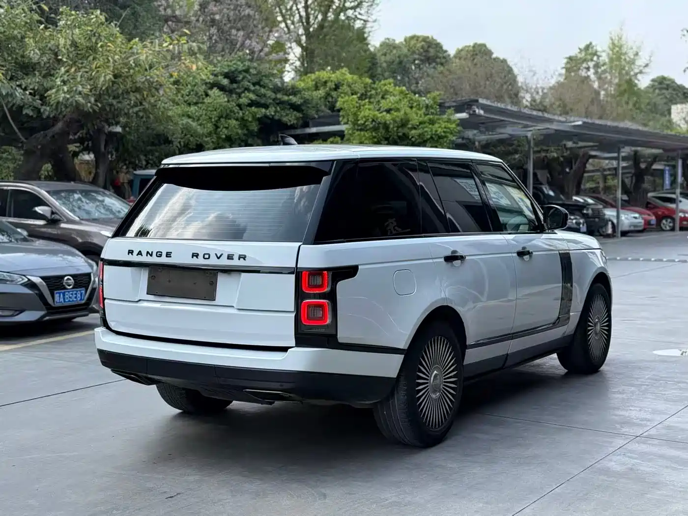 Land Rover Range Rover 2019 3.0 SC V6 Golden Age Edition фото 9