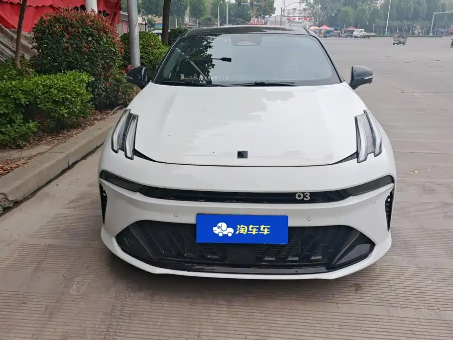 Фото 2 - Lynk & Co 03