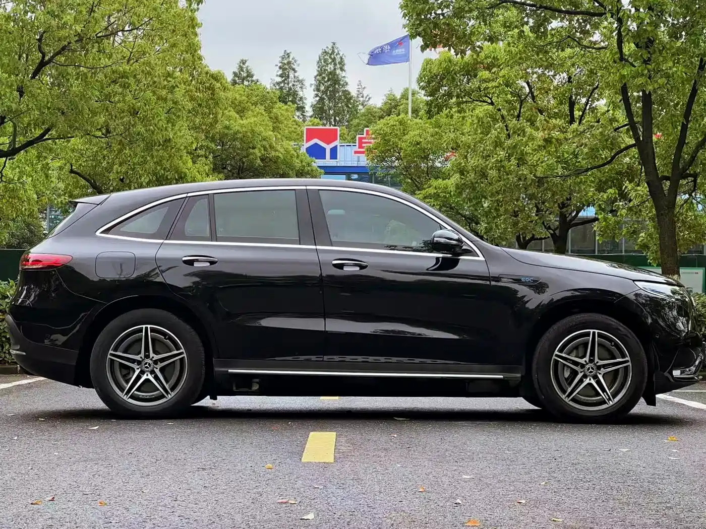 MERCEDES-BENZ EQC
