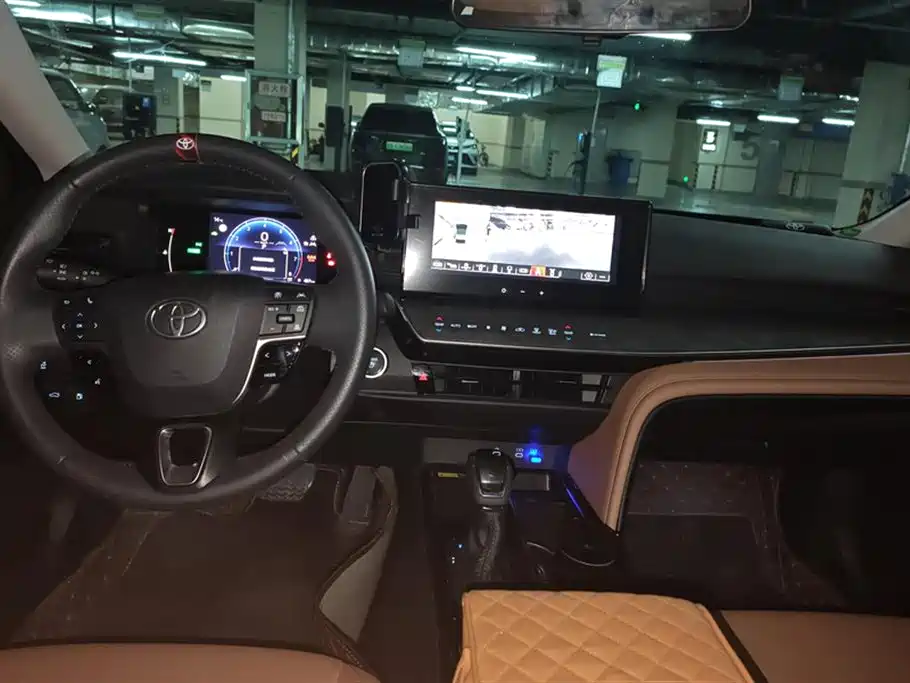 Toyota Camry 2024 Hybrid 2.0HGVP Luxury Edition фото 12
