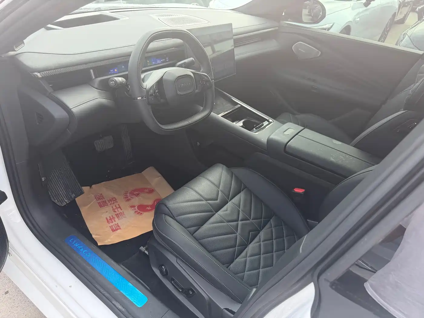 Lynk & Co 10 EM-P 2026 2025 Model 120 AWD Halo
